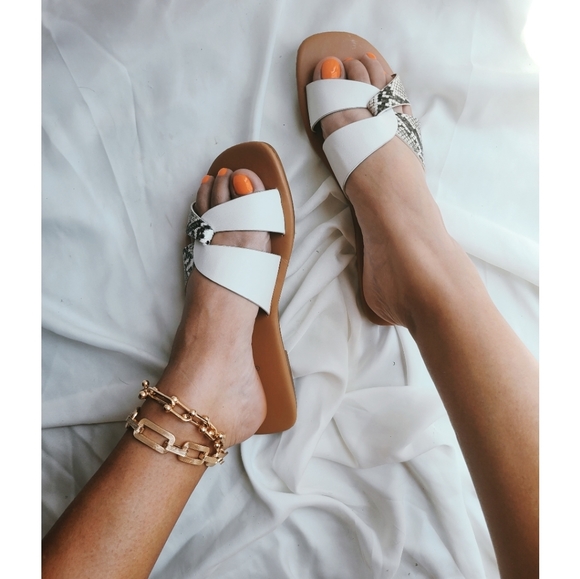🚨FEW PAIRS LEFT// Snake print Sandal - Picture 3 of 7
